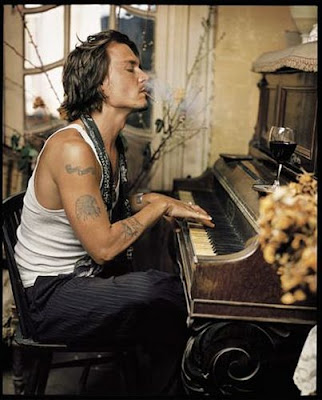 http://1.bp.blogspot.com/_MFmLSGspCPY/SbhpxGsqr6I/AAAAAAAACrA/plp0EYjSoZg/s400/pw_7120241_mark_seliger_johnny_depp.jpg