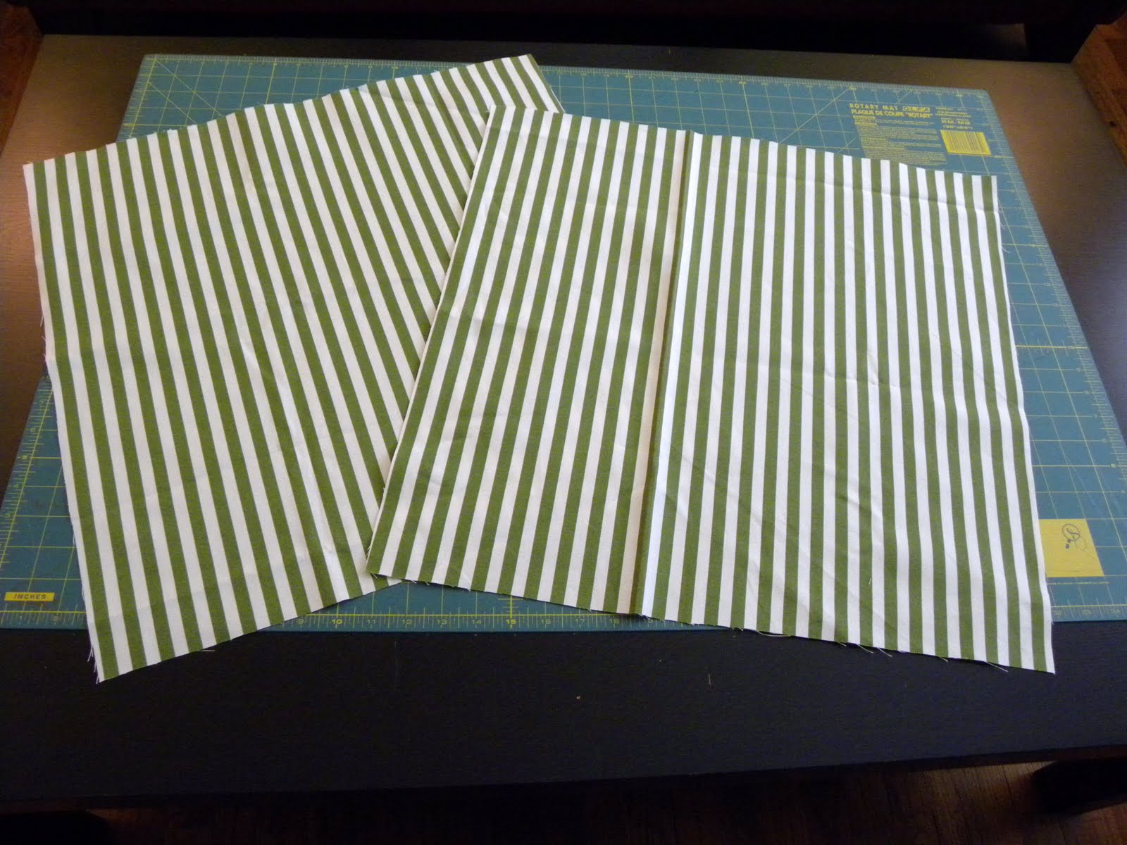 A Load Of Craft Tutorial How To Make A Zippered Throw Pillow Cover