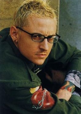 http://1.bp.blogspot.com/_MLnyrIjQ_CU/Swjjpy2n7EI/AAAAAAAAACU/02DZk8Ti3s4/s1600/265px-Chester_Bennington_-_03.jpg