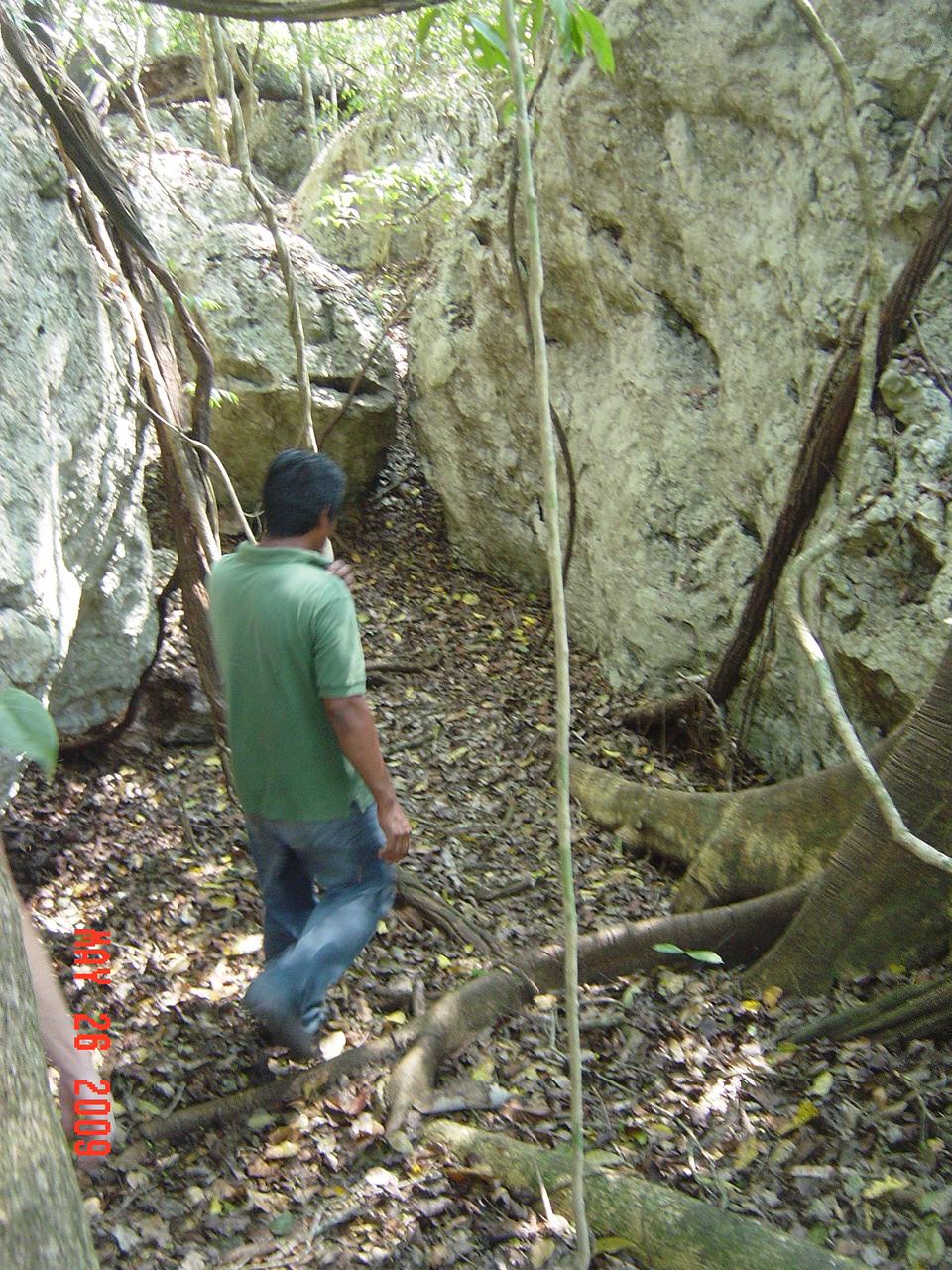 [Path+through+rocks.JPG]