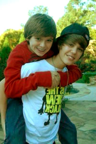 justin bieber is gay proof. pictures of justin bieber