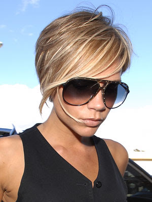 http://1.bp.blogspot.com/_MSb_QwAQLFw/SU_IGZ_CjyI/AAAAAAAABFI/4qf4U2i_z3Q/s400/victoria+beckham+trend+celebrity+haircut.jpg