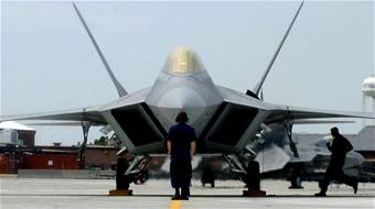 [USAF+F-22+Raptor+Langley+FOC.jpg]