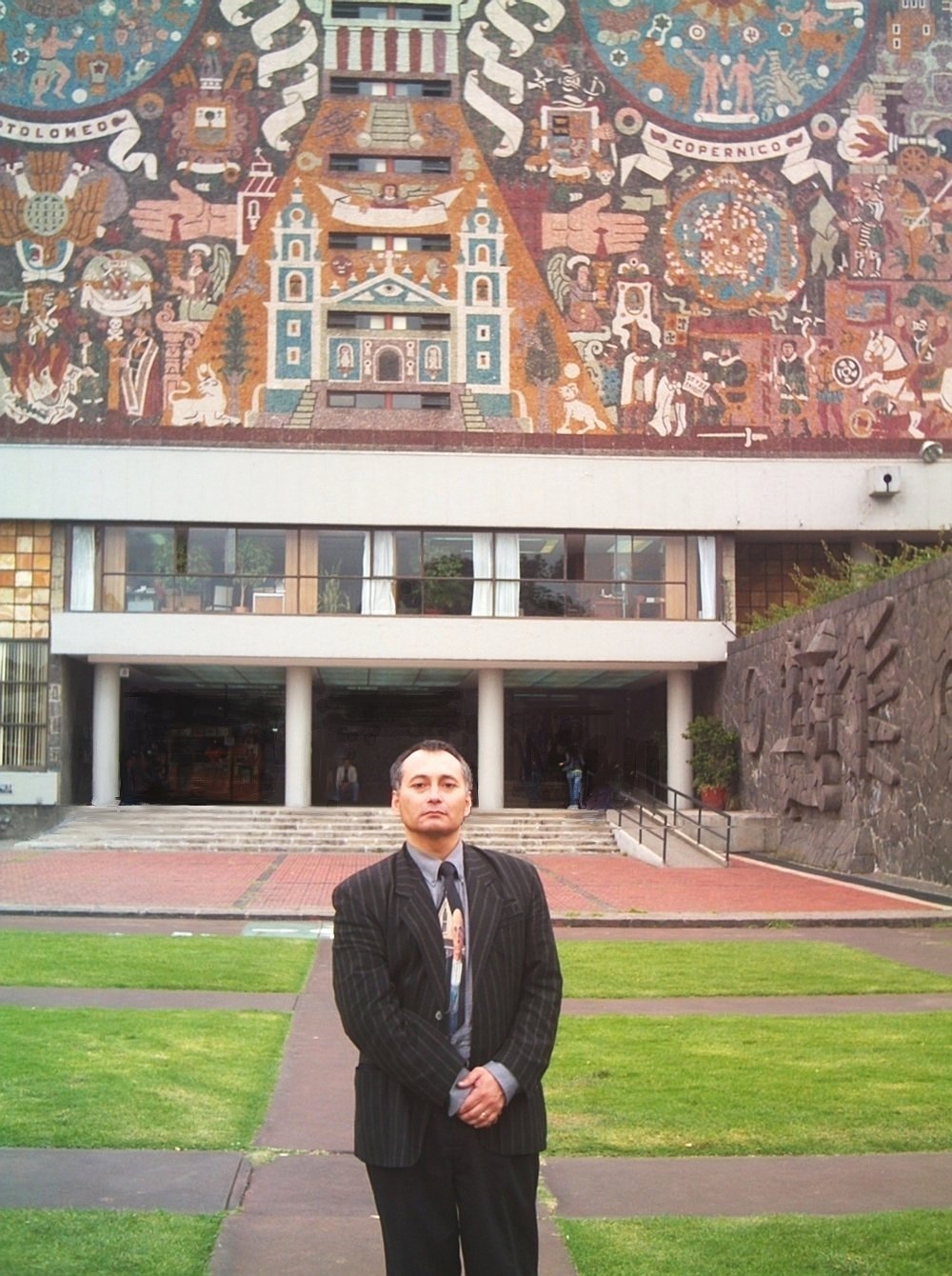 http://1.bp.blogspot.com/_MTMW0wRxmLE/TRpcvG909oI/AAAAAAAAA8E/9jq6WLZ1c8Q/s1600/001%2BProf%2B%2BDr%2B%2528copia%2529.%2BAdolfo%2BV%25C3%25A1squez%2BRocca%2BUNAM%2B2007_0694.JPG