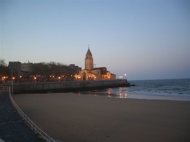 [Playa+de+San+Lorenzo+Gijon.JPG]