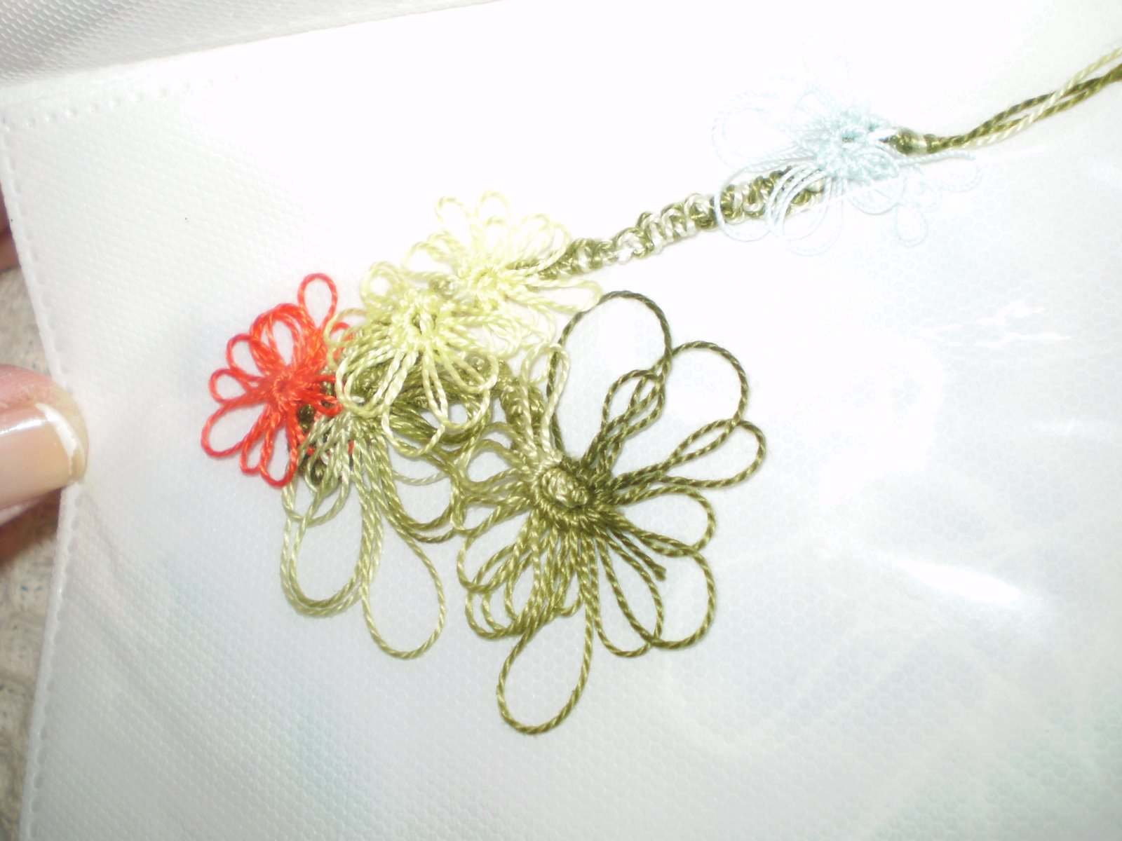 [tatted+flowers.JPG]