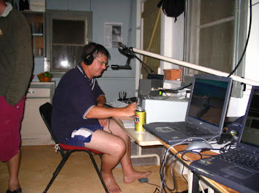 Richard VK6TT, operating VK6FAU, Faure Island 2006