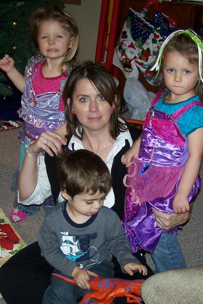 [me+and+little+ones+xmas+2008.JPG]