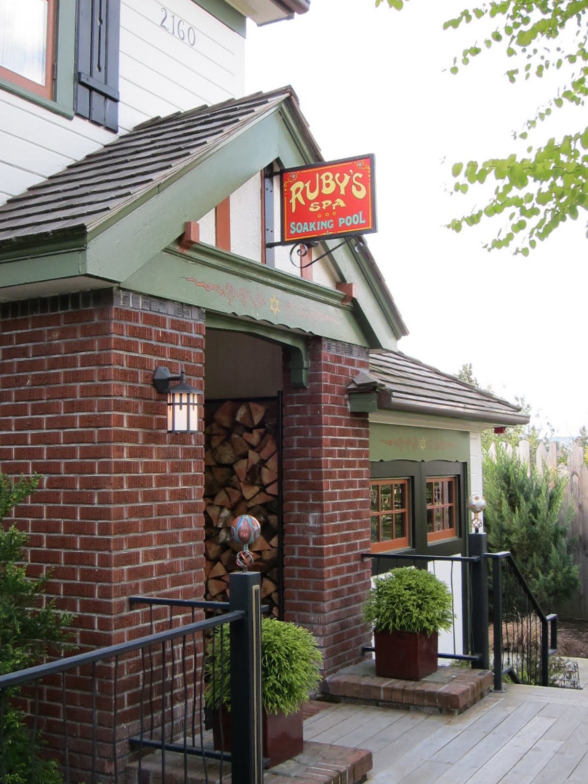 Pacific Northwest Seasons McMenamins Edgefield Kick Back and Party in Troutdale