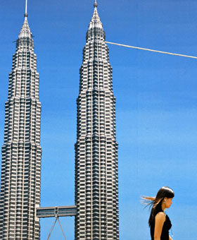 [9+elevator+petronas+towers,+kuala+lumpur+malaysia.jpg]