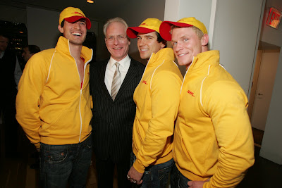 Tim with cute models from DHL is equal to yummy eye-candy.