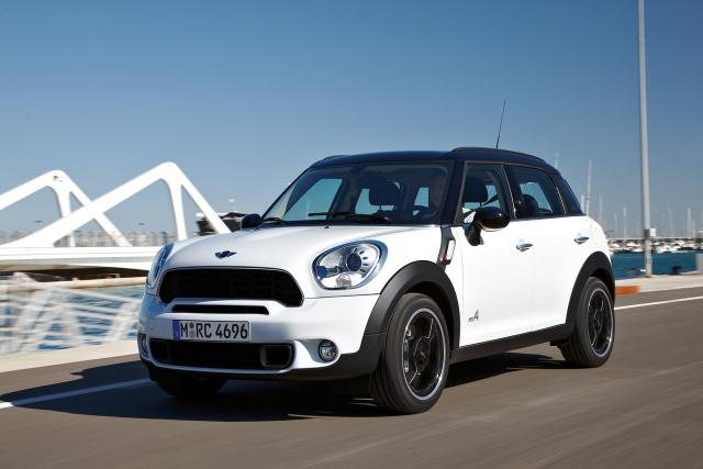 The MINI Countryman provides exclusive color options. The MINI Countryman provides exclusive color options.