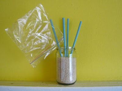 Au lieu de jeter les sacs en plastiques type "zip-loc", nettoyez-les. Pour les sécher, utilisez un séchoir  S%C3%A9choir+%C3%A0+sacs3