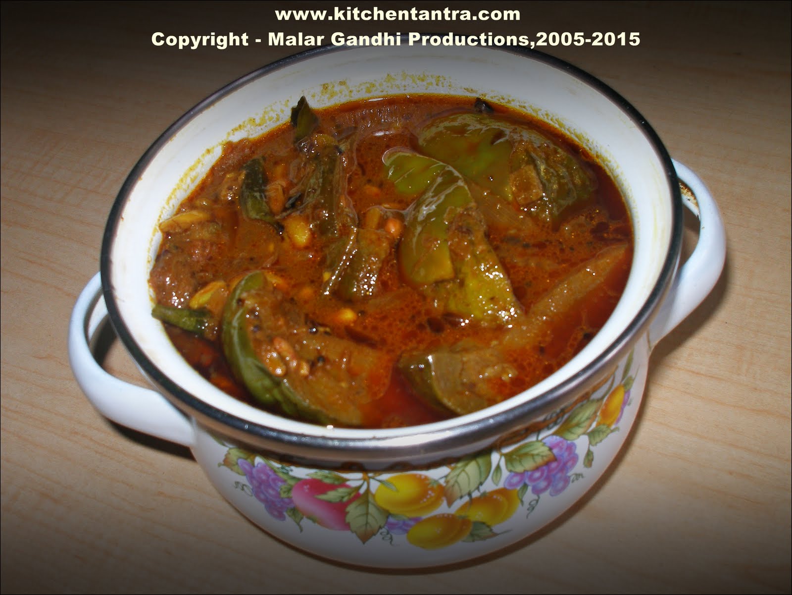Kathirikai Karamani Kara Kuzhambu / Brinjal n Fresh Kidney Beans
