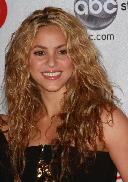 Fashionable Haircuts Shakira S Curly Hairstyle