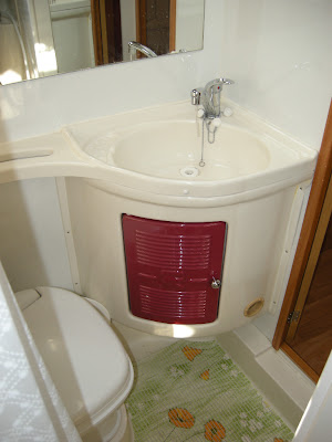 vendesi-camper-mansardato-rimor-europeo-ng6: Bagno con doccia ... vendesi-camper-mansardato-rimor-europeo-ng6: Bagno con doccia ...