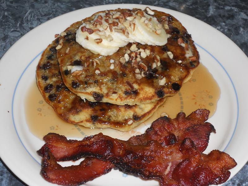 Do You Smell That!!? Banana Chocolate Chip Pecan Pancakes
