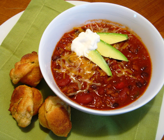 Swing Eats SlowCooker Chili & Jalapeño Corn Muffins (glutenfree)