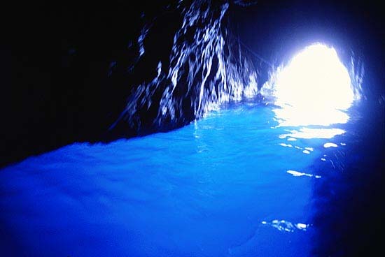 [capri-blue_grotto[1].jpg]