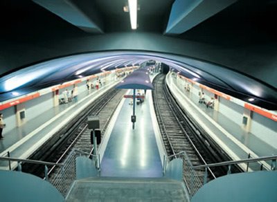 [4-barcelona-metro[1].jpg]