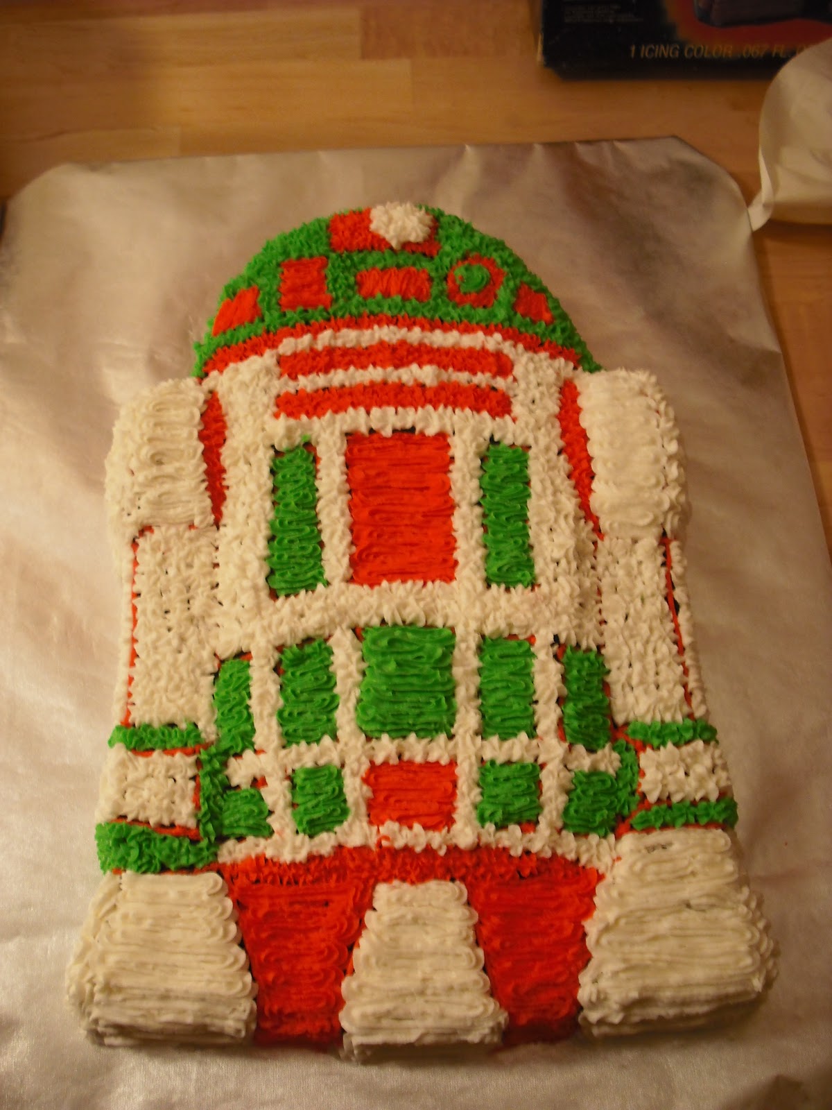 Headless Horseman Bakery: R2D2: Decorating Star Wars style ...