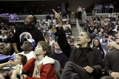 [Barack+at+Bulls+Game.bmp]