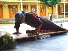 西藏老婦人 [b]