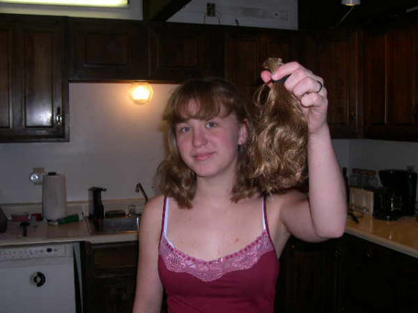 [04+Brittany+-+hairstyle+after+-+locks+cut.JPG]