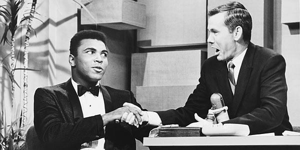 http://1.bp.blogspot.com/_NjUov1-0KnU/TGMhlUeKwzI/AAAAAAAAL9g/Ovdq1axqE4s/s1600/28+Johnny+Carson+with+Muhammad+Ali+on+The+Tonight+Show..jpg