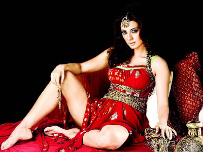 Free Manisha Lamba Wallpaper Image : Actress Manisha Lamba in Red 
