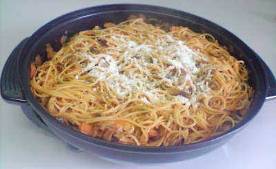 Paella de spaghetti guisados con berenjena