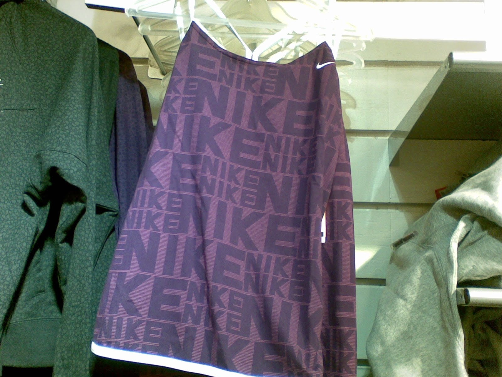 [nike_lilalinne.JPG]