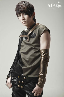 Kiseop+abs