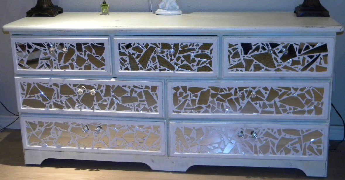 Ms Bingles Vintage Christmas *Broken Mirror Dresser* Tutorial tiling