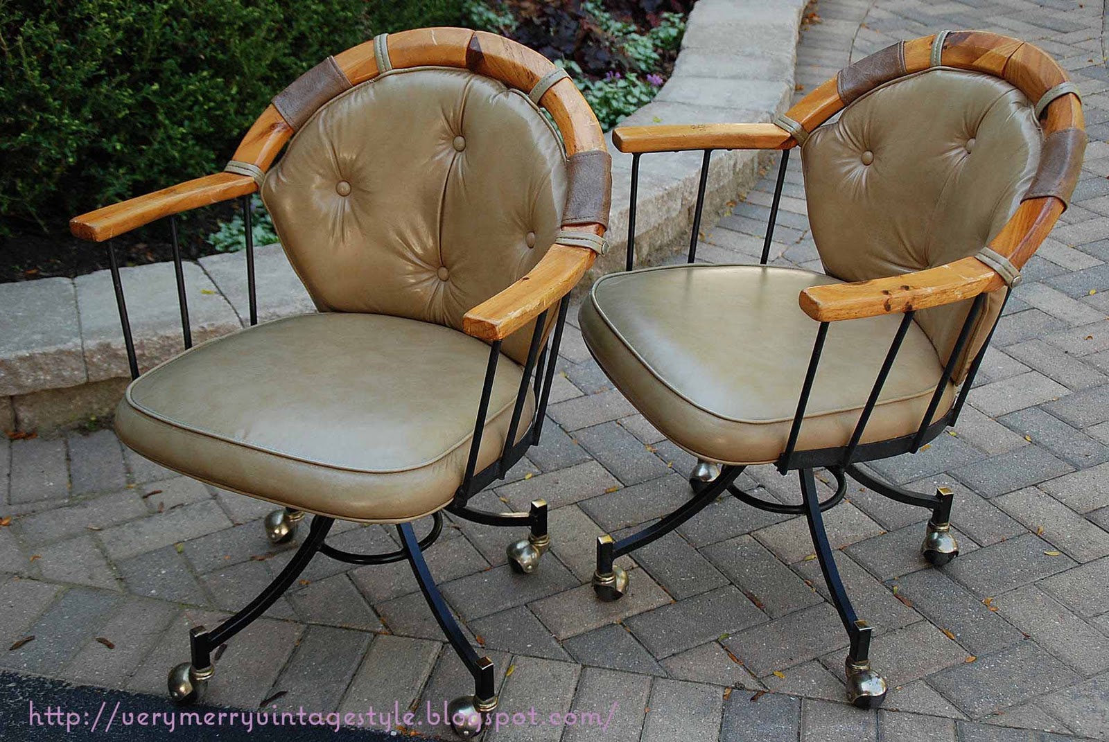 Very Merry Vintage Syle Cheap Chairs on Wheels Craft Room Addition!