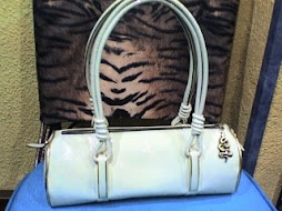 Bolso de charol blanco de Bolperdix pvp 90€.