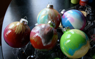 DIY Paint Ornaments ~ Rainy Day Activities for Kids {Weekend Links} from HowToHomeschoolMyChild.com