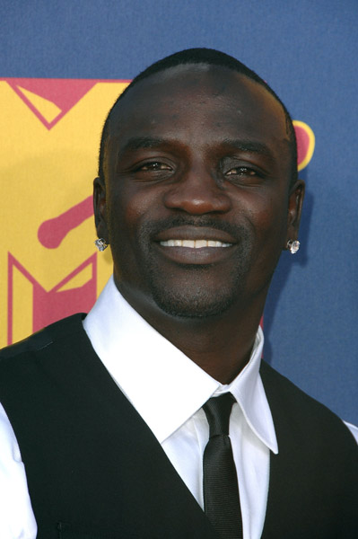 [akon.jpg]