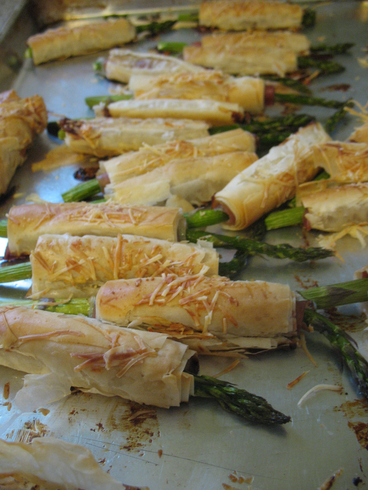 Cookin' & Craftin' Phyllo and ProsciuttoWrapped Asparagus