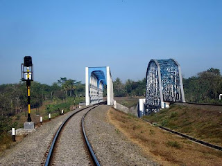 Hanya Ada 2 Jembatan Sejenis Jembatan KA Sungai Progo di Dunia progo1 Hanya Ada 2 Jembatan Sejenis Jembatan KA Sungai Progo di Dunia