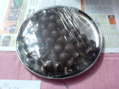 This Week at the Farmer's Market - Sesame balls with chocolate coating