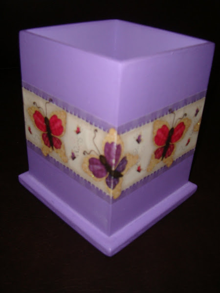 Porta Lápis lilás borboleta - R$ 8,00