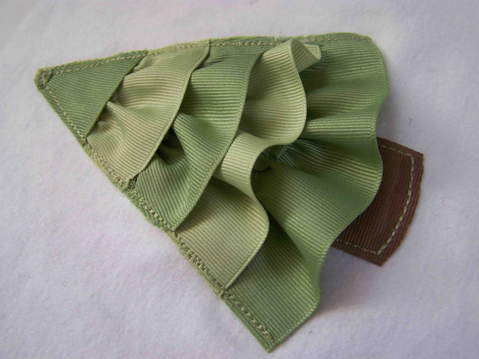 Made by Me. Shared with you. Ruffled Ribbon Christmas Tree Applique