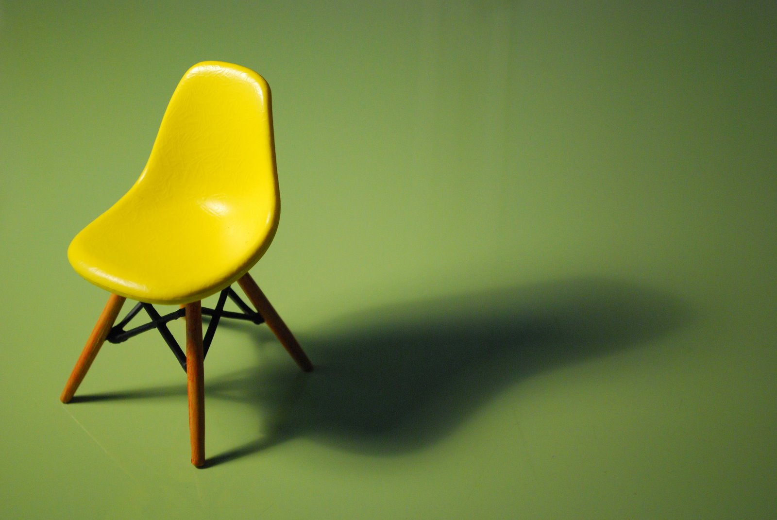 [yellow_eames_correct_white_balance.JPG]