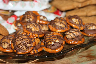 Four 3-ingredient christmas candies Deep South Dish: Rolo Pretzel Turtles - Super Easy Turtle Candy