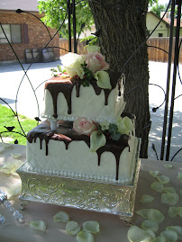 2-tier square fondant and chocolate