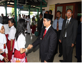 Kunjungan Bpk.Imdaad Hamid,SE Walikota Balikpapan dalam rangka Hardiknas Th.2009 di SD Patra Dharma