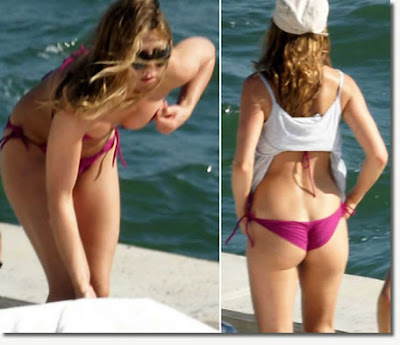 Scarlett Johansson Bikini Photos