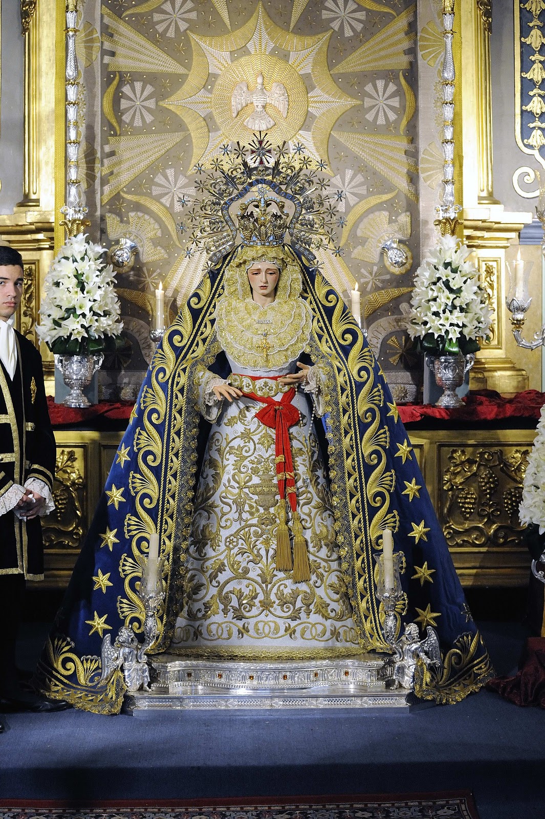 SEVILLA A TRAVES DE UN OBJETIVO: BESAMANOS A LA VIRGEN DE LOS ANGELES