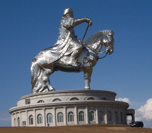 [genghis-khan-statue-ub-sm.jpg]